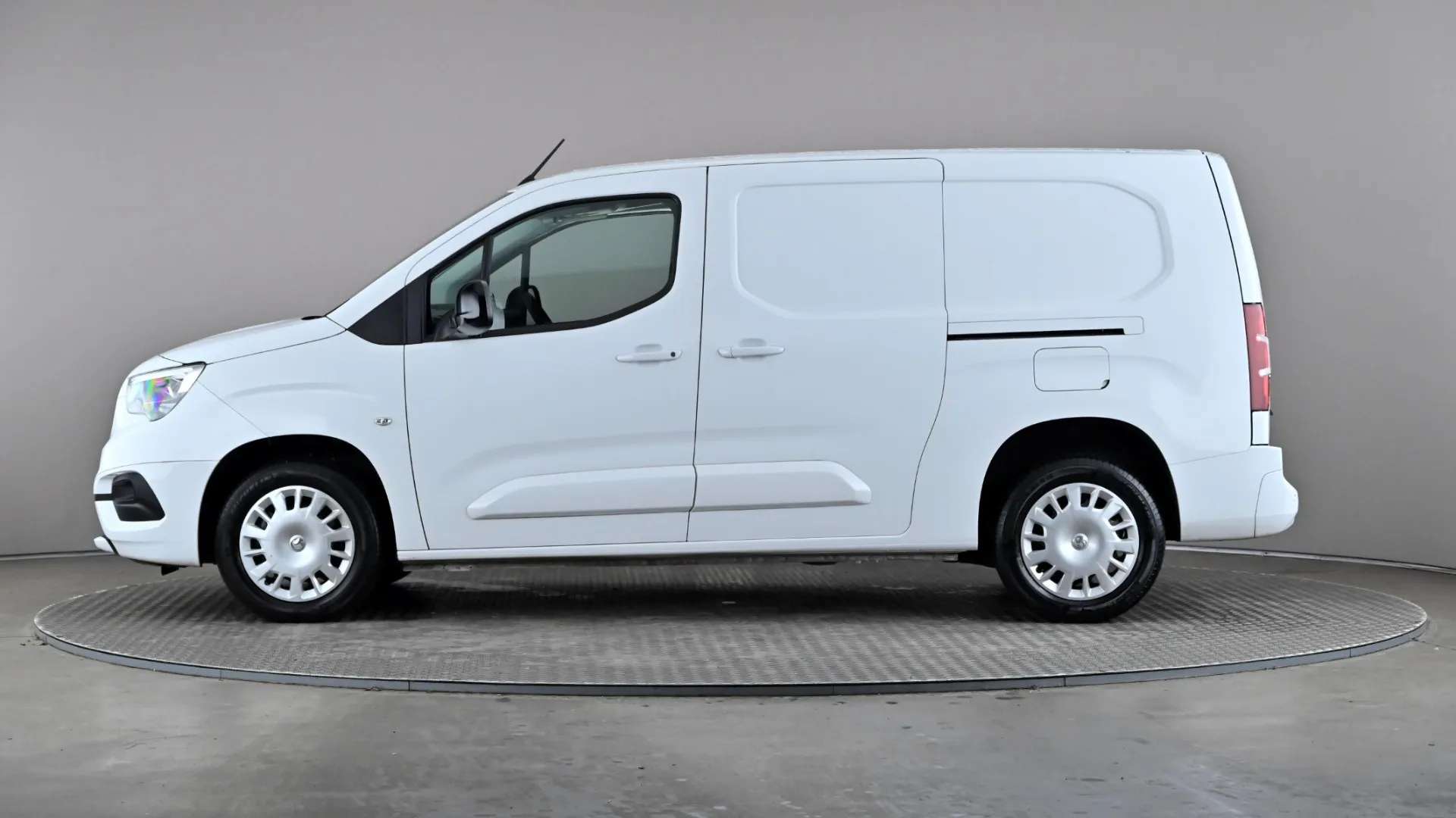 A 2023 VAUXHALL COMBO CARGO 2300 1.5 Turbo D 100ps H1 Pro Van A 2023 VAUXHALL COMBO CARGO 2300 1.5 Turbo D 100ps H1 Pro Van