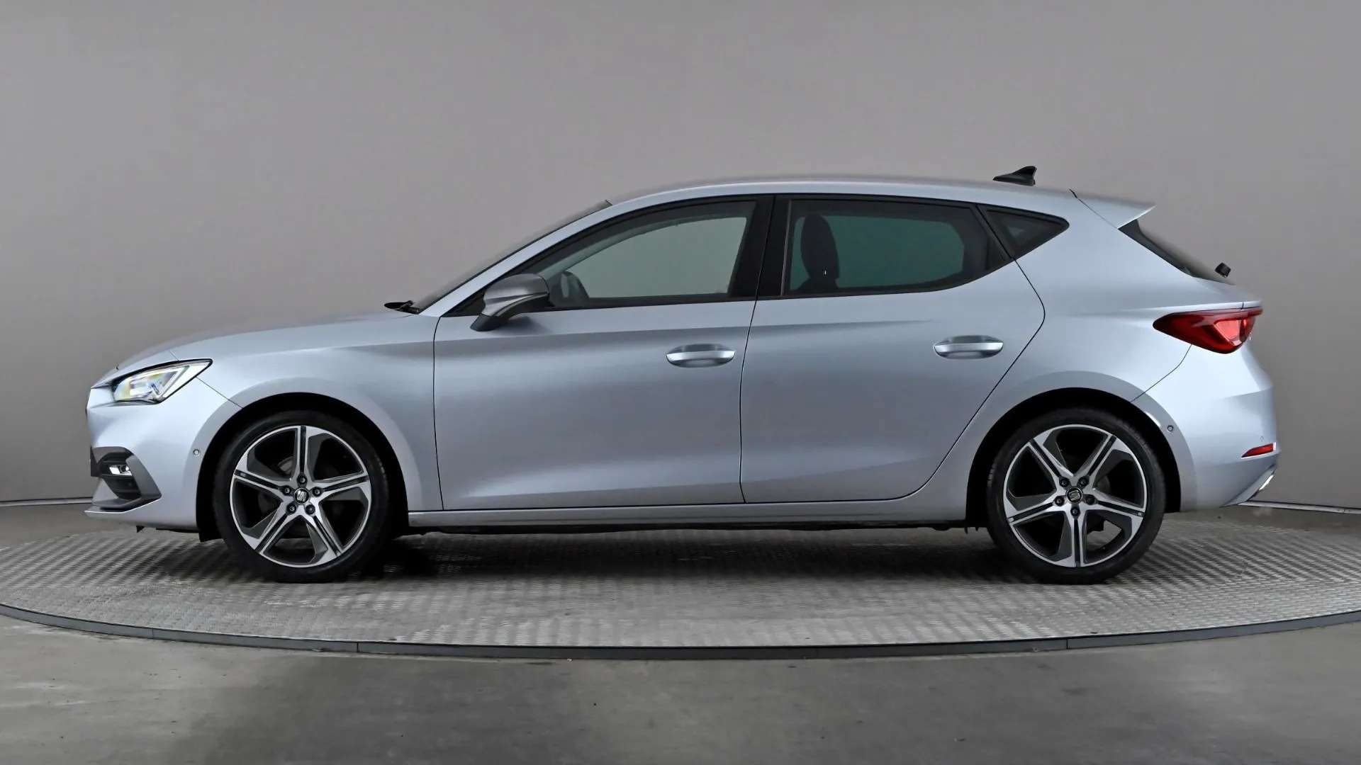 A 2021 SEAT LEON 1.0 eTSI FR DSG A 2021 SEAT LEON 1.0 eTSI FR DSG