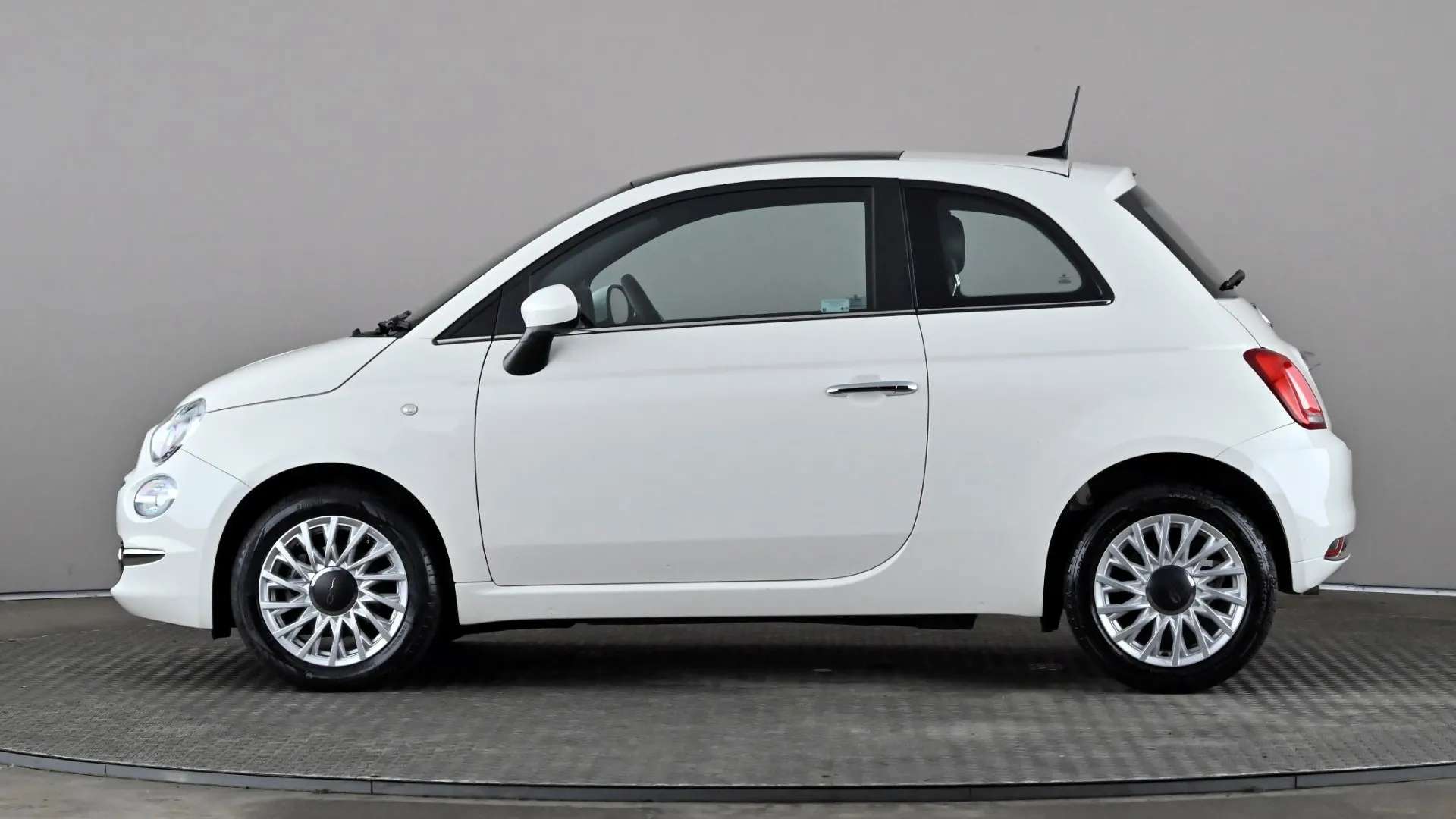 A 2024 FIAT 500 1.0 Mild Hybrid A 2024 FIAT 500 1.0 Mild Hybrid