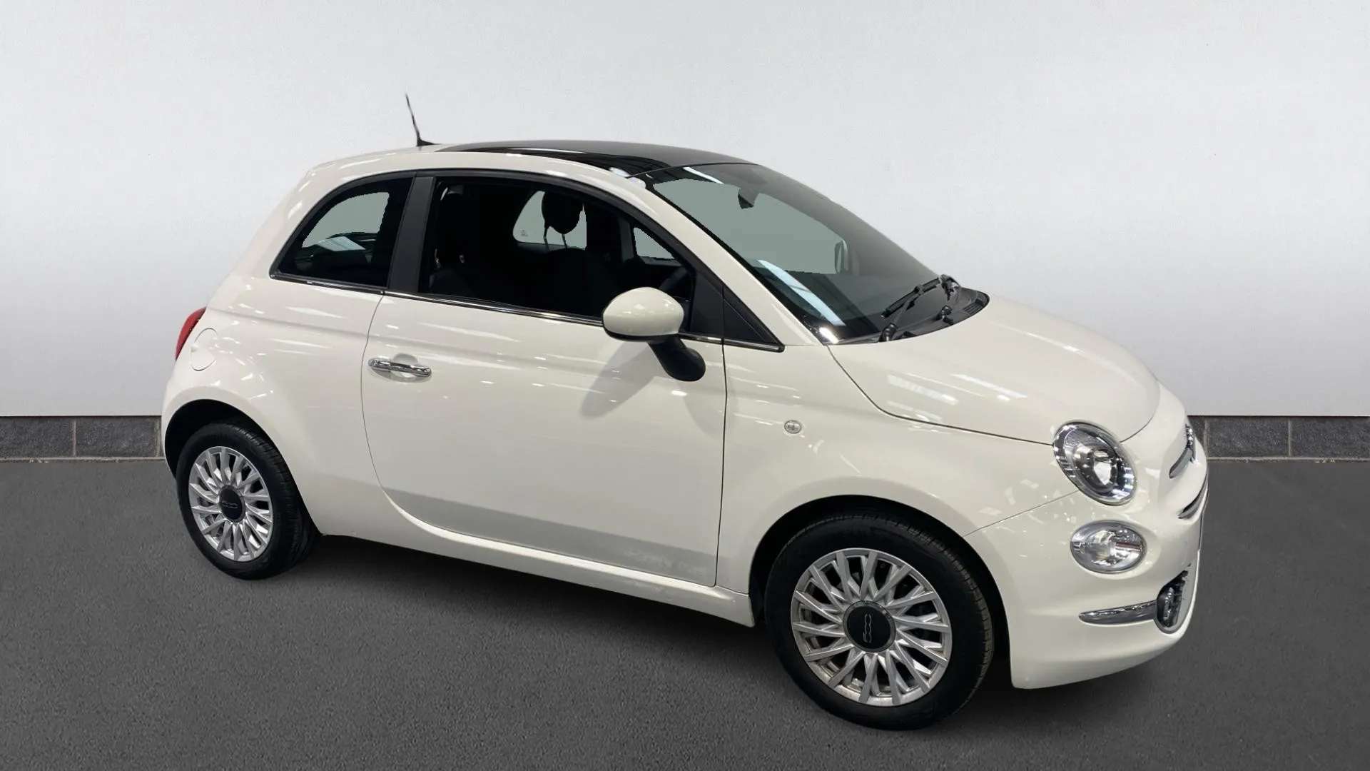 A 2024 FIAT 500 1.0 Mild Hybrid A 2024 FIAT 500 1.0 Mild Hybrid