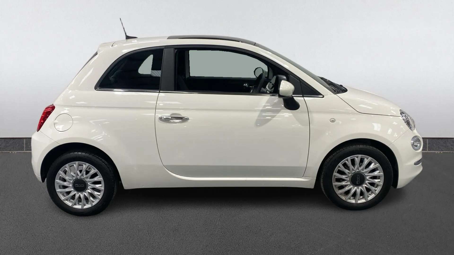 A 2024 FIAT 500 1.0 Mild Hybrid A 2024 FIAT 500 1.0 Mild Hybrid