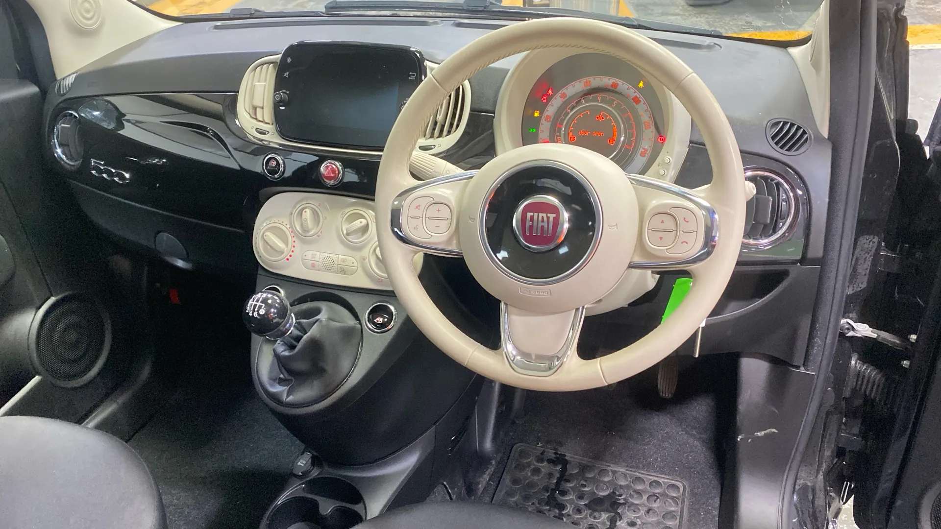 A 2023 FIAT 500 1.0 Mild Hybrid A 2023 FIAT 500 1.0 Mild Hybrid