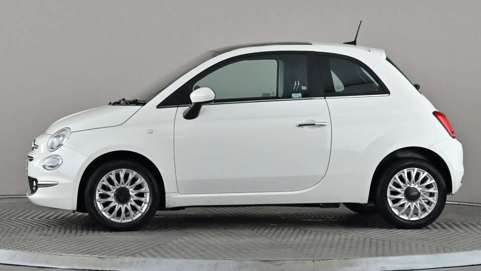 A 2024 FIAT 500 1.0 Mild Hybrid A 2024 FIAT 500 1.0 Mild Hybrid