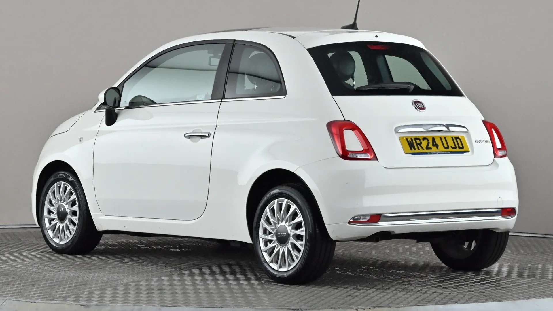 A 2024 FIAT 500 1.0 Mild Hybrid A 2024 FIAT 500 1.0 Mild Hybrid