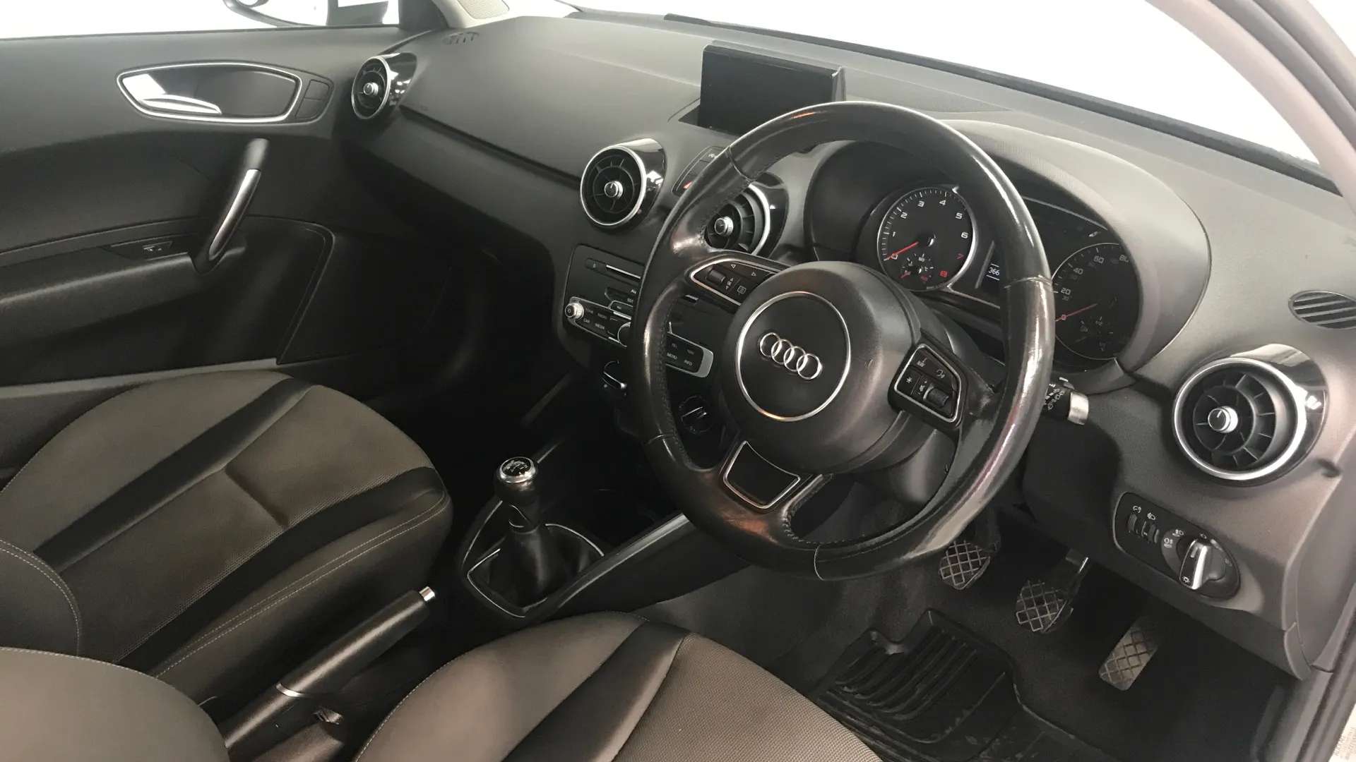 2017 AUDI A1 2017 AUDI A1