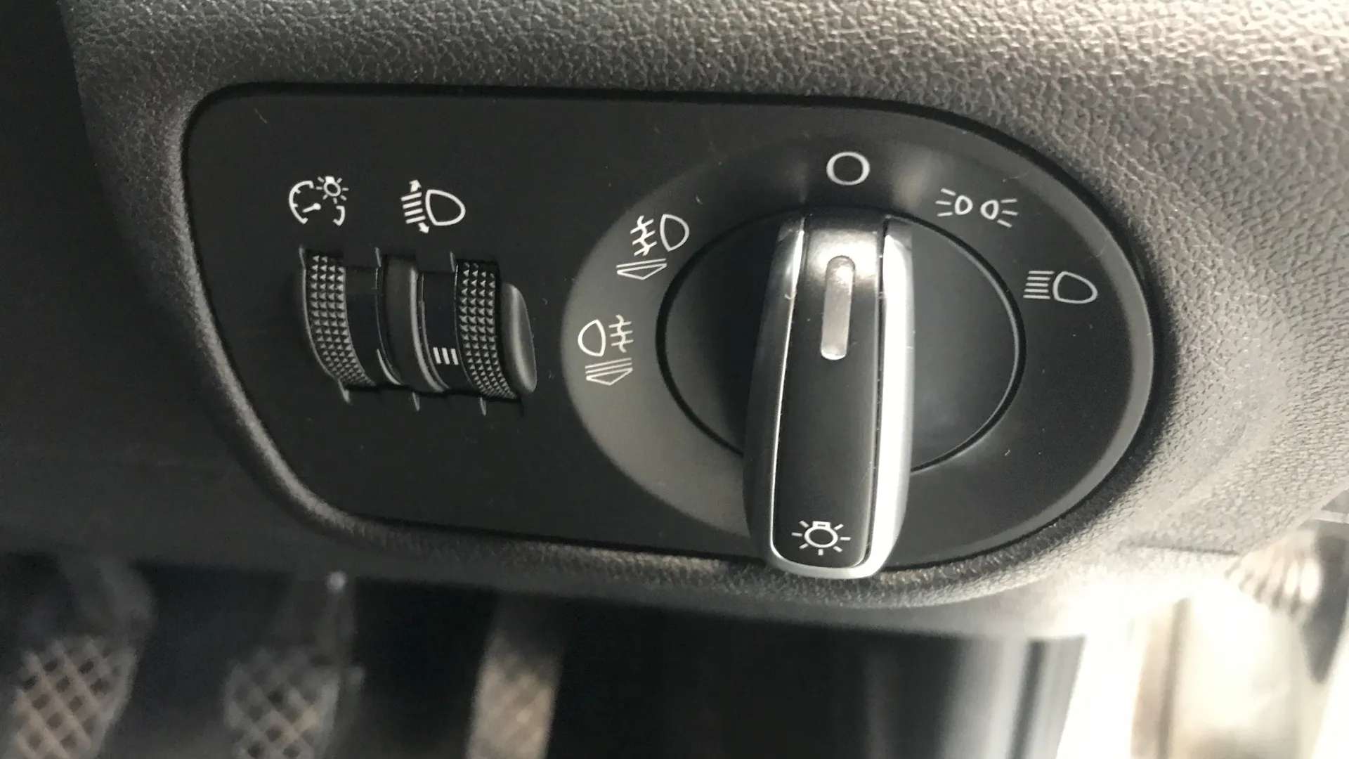 2017 AUDI A1 2017 AUDI A1