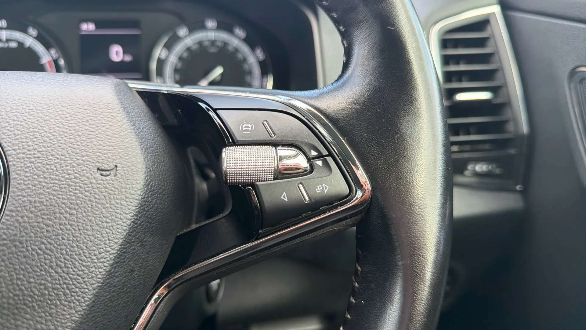 2021 SKODA KAROQ 2021 SKODA KAROQ