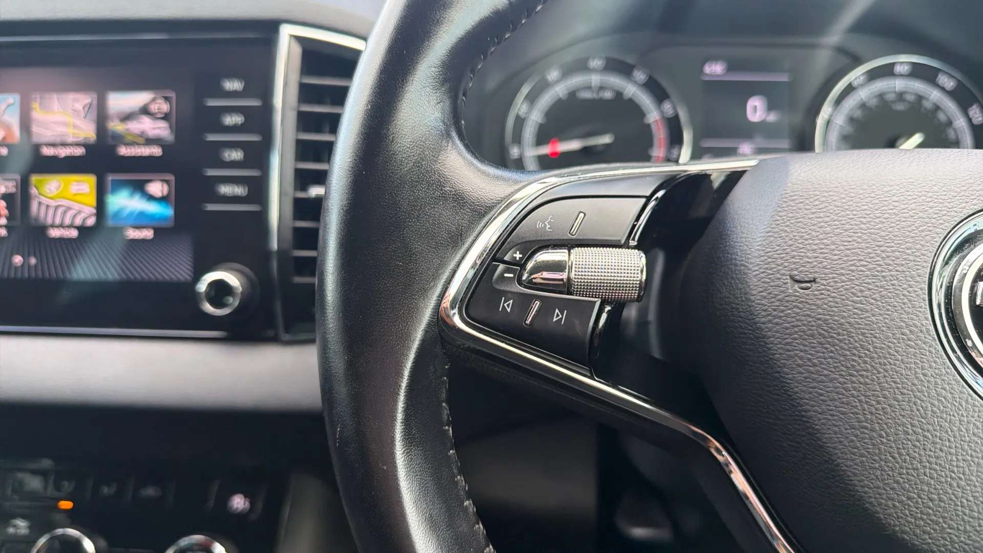 2021 SKODA KAROQ 2021 SKODA KAROQ