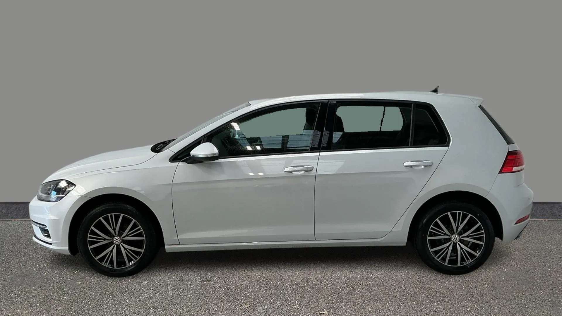 A 2018 VOLKSWAGEN GOLF 1.0 TSI 110 SE A 2018 VOLKSWAGEN GOLF 1.0 TSI 110 SE