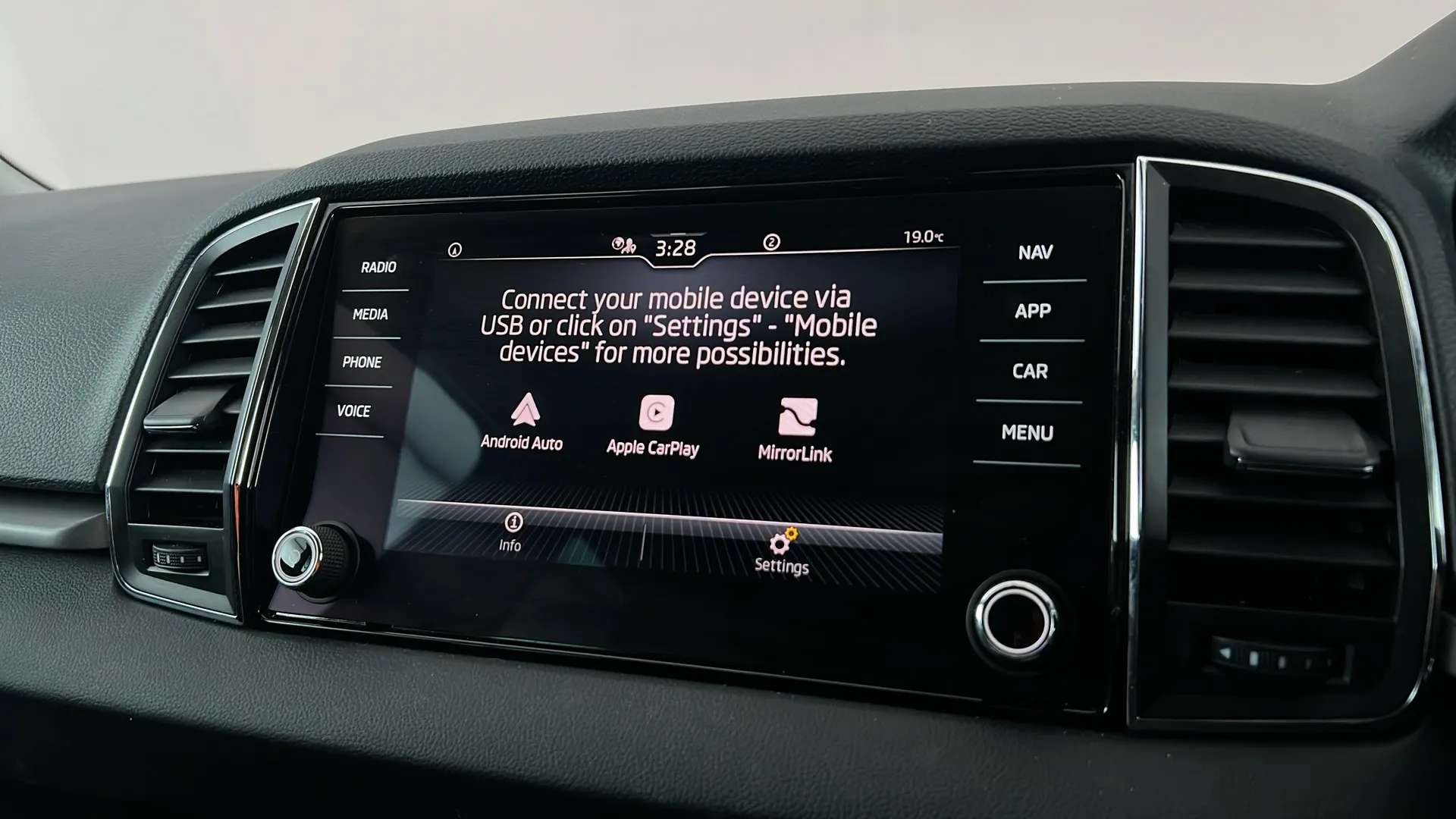 2021 SKODA KAROQ 2021 SKODA KAROQ