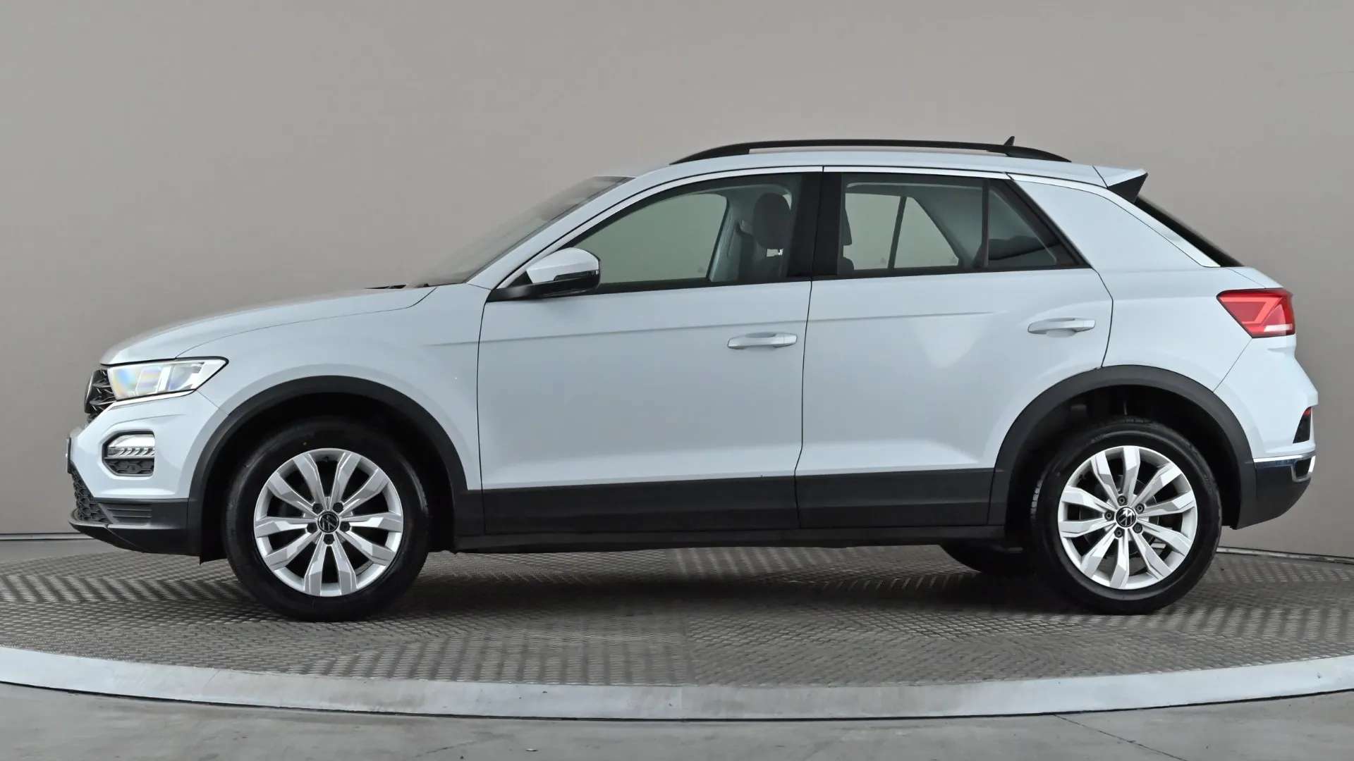 A 2021 VOLKSWAGEN T-ROC 1.0 TSI 110 SE A 2021 VOLKSWAGEN T-ROC 1.0 TSI 110 SE