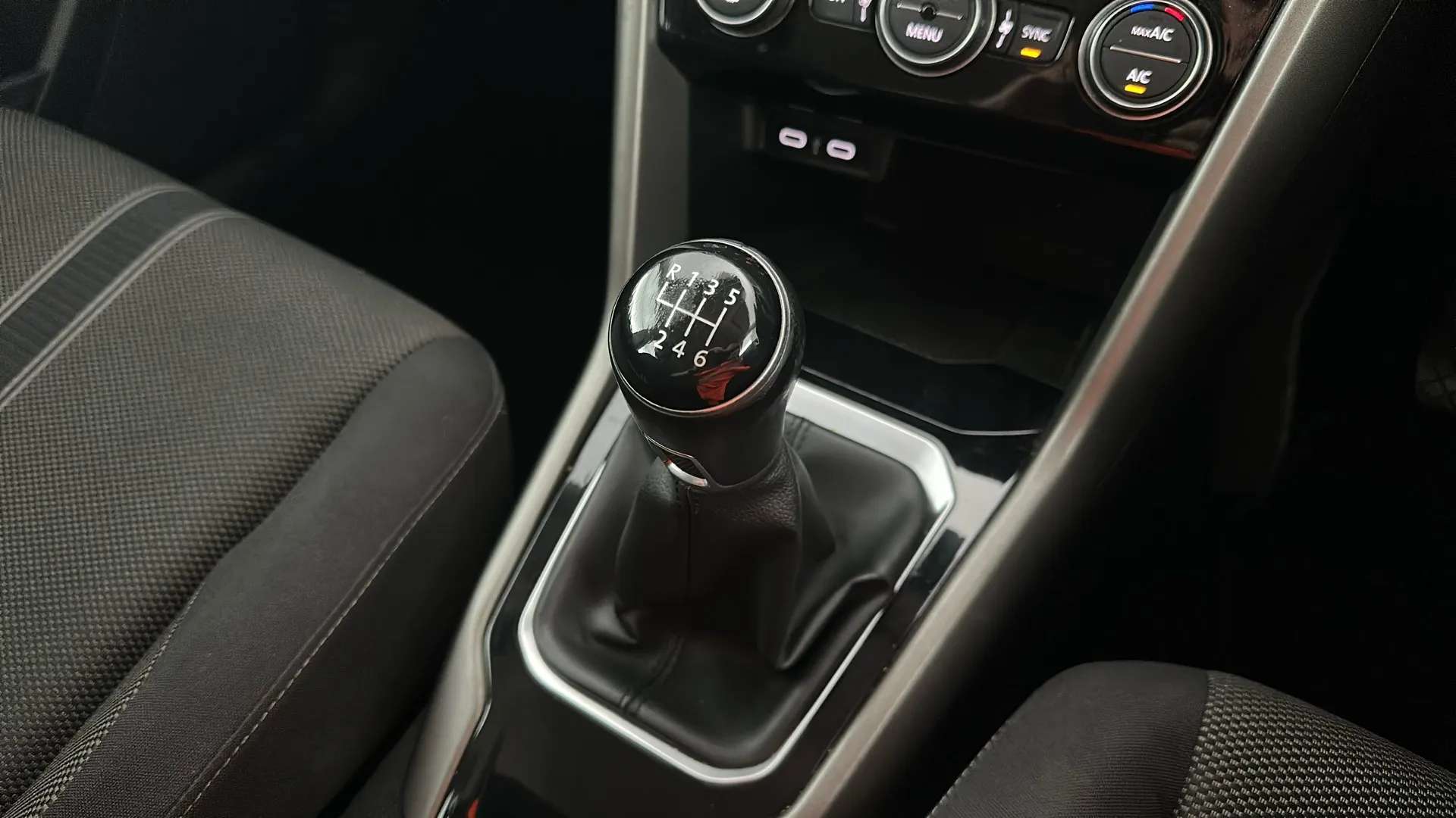 2021 VOLKSWAGEN T-ROC 2021 VOLKSWAGEN T-ROC