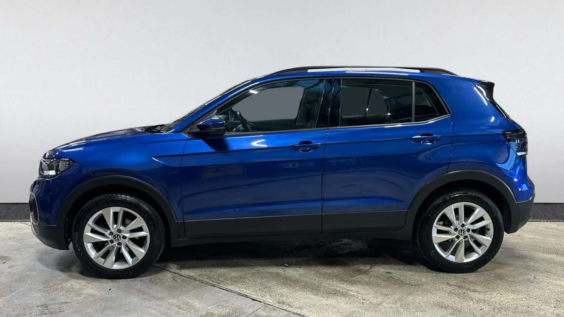 A 2022 VOLKSWAGEN T-CROSS 1.0 TSI 110 SE A 2022 VOLKSWAGEN T-CROSS 1.0 TSI 110 SE