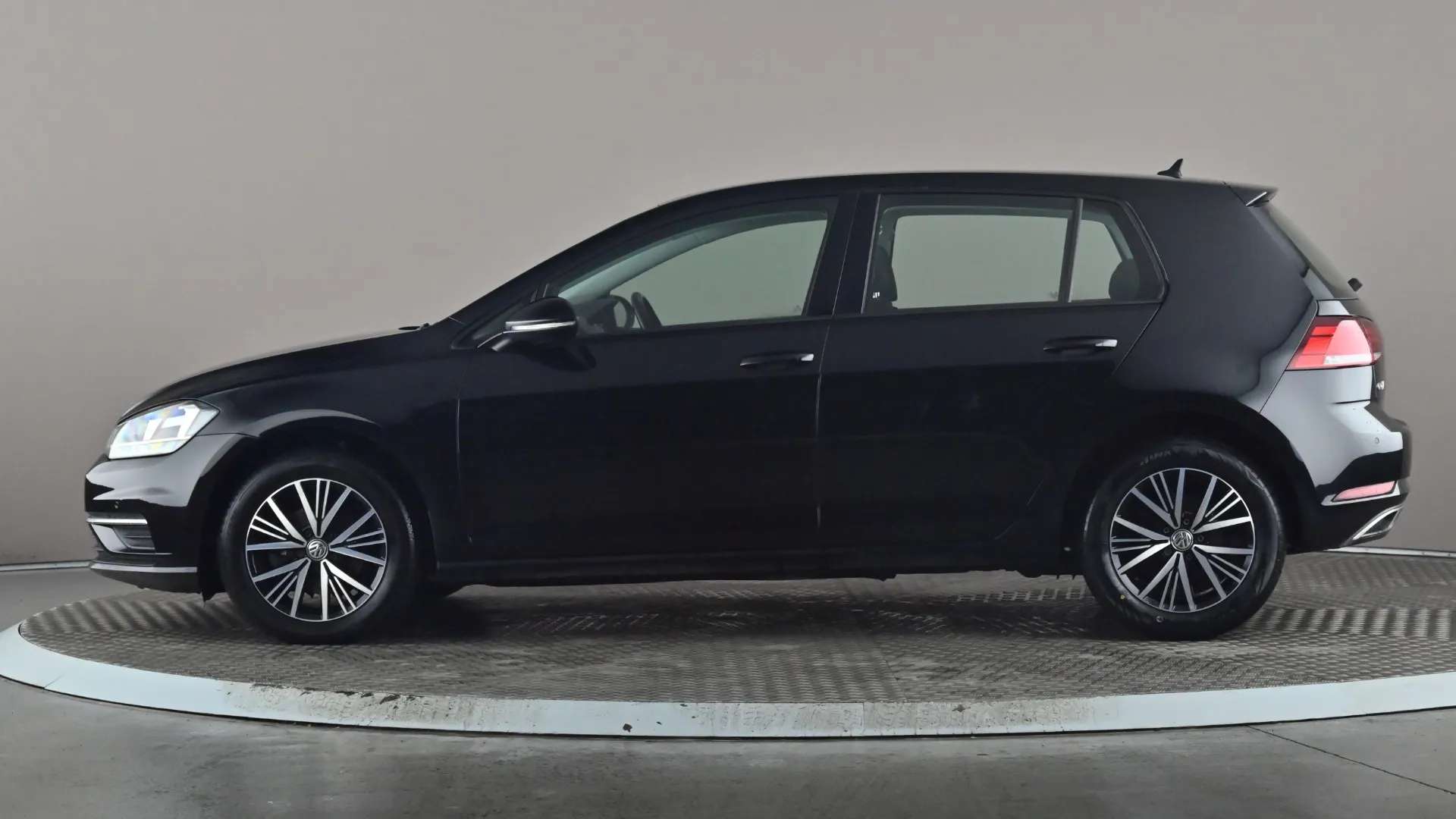 A 2018 VOLKSWAGEN GOLF 1.0 TSI 110 SE A 2018 VOLKSWAGEN GOLF 1.0 TSI 110 SE