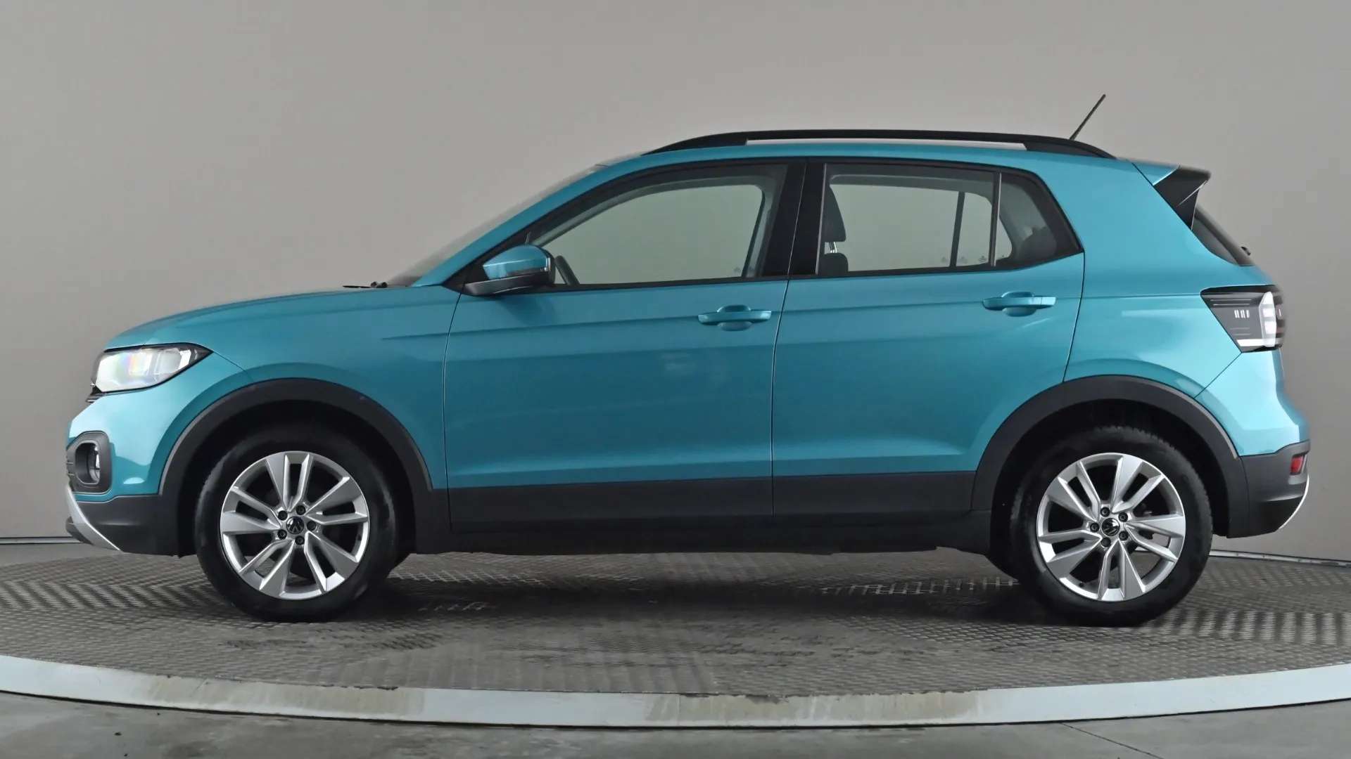 A 2022 VOLKSWAGEN T-CROSS 1.0 TSI 110 SE A 2022 VOLKSWAGEN T-CROSS 1.0 TSI 110 SE