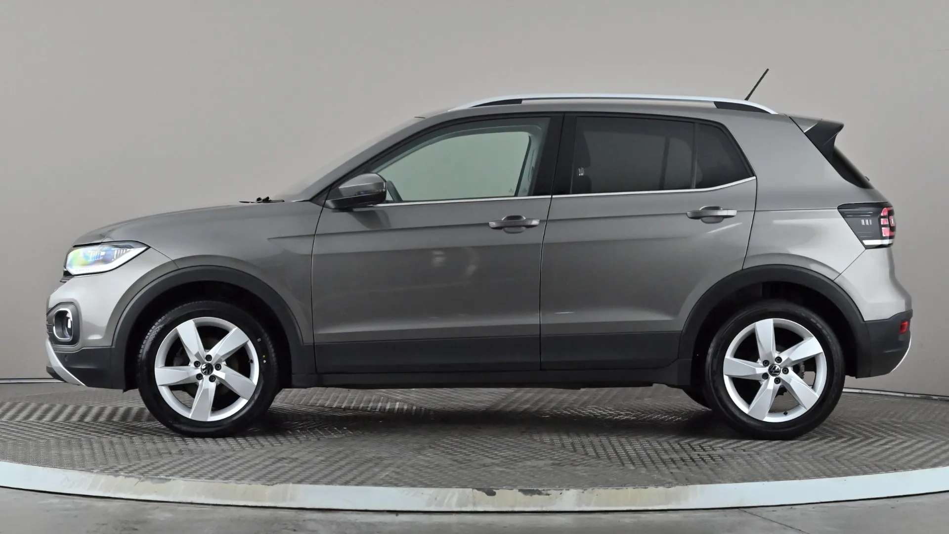 A 2021 VOLKSWAGEN T-CROSS 1.0 TSI 110 SEL A 2021 VOLKSWAGEN T-CROSS 1.0 TSI 110 SEL