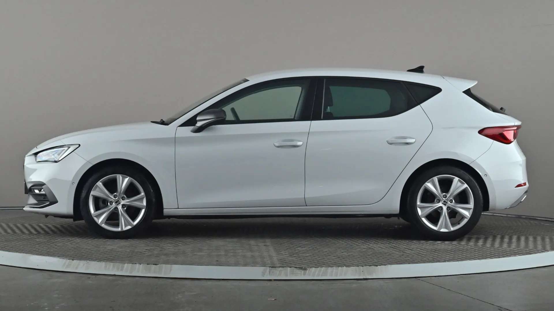 A 2022 SEAT LEON 1.0 TSI EVO FR A 2022 SEAT LEON 1.0 TSI EVO FR