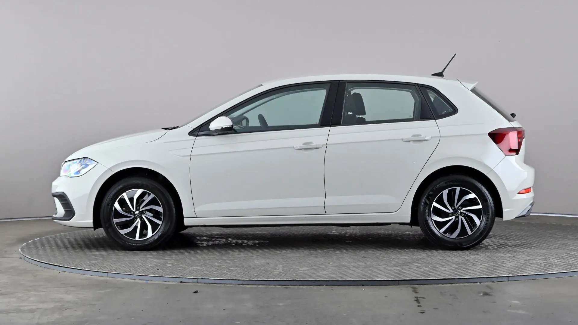 A 2024 VOLKSWAGEN POLO 1.0 TSI Life A 2024 VOLKSWAGEN POLO 1.0 TSI Life