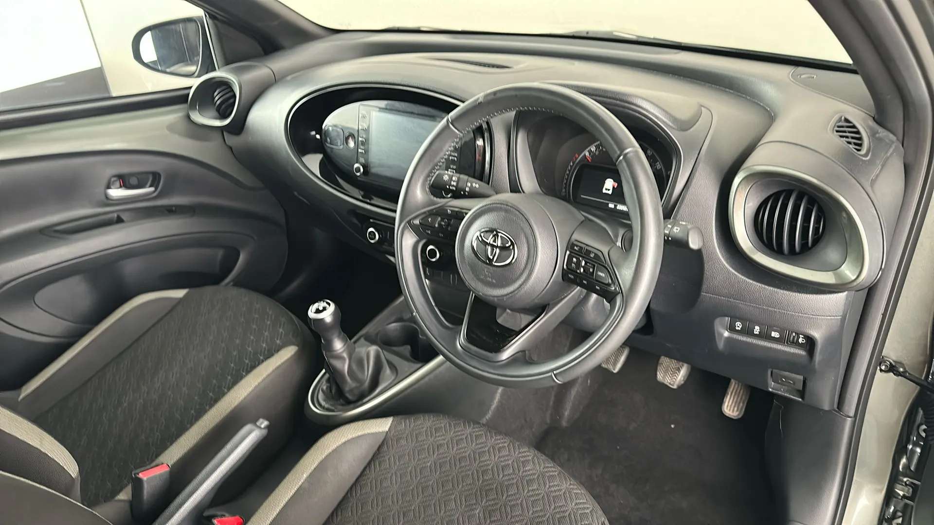 2023 TOYOTA AYGO X 2023 TOYOTA AYGO X
