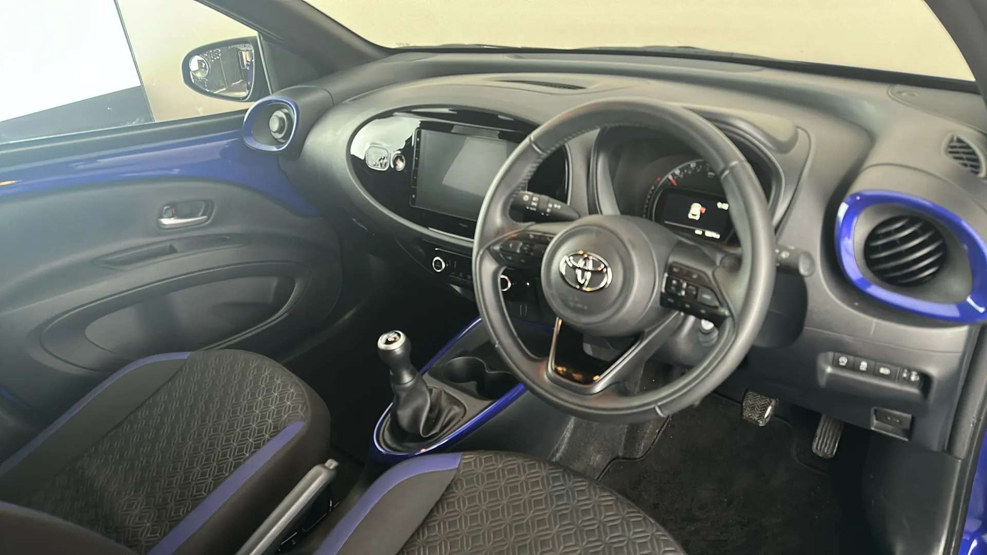 2024 TOYOTA AYGO X 2024 TOYOTA AYGO X