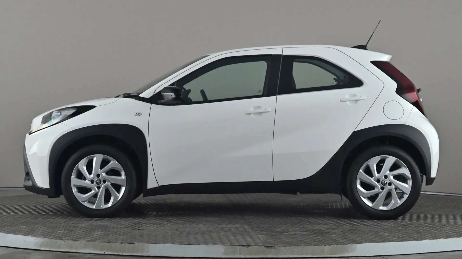 A 2024 TOYOTA AYGO X 1.0 VVT-i Pure A 2024 TOYOTA AYGO X 1.0 VVT-i Pure