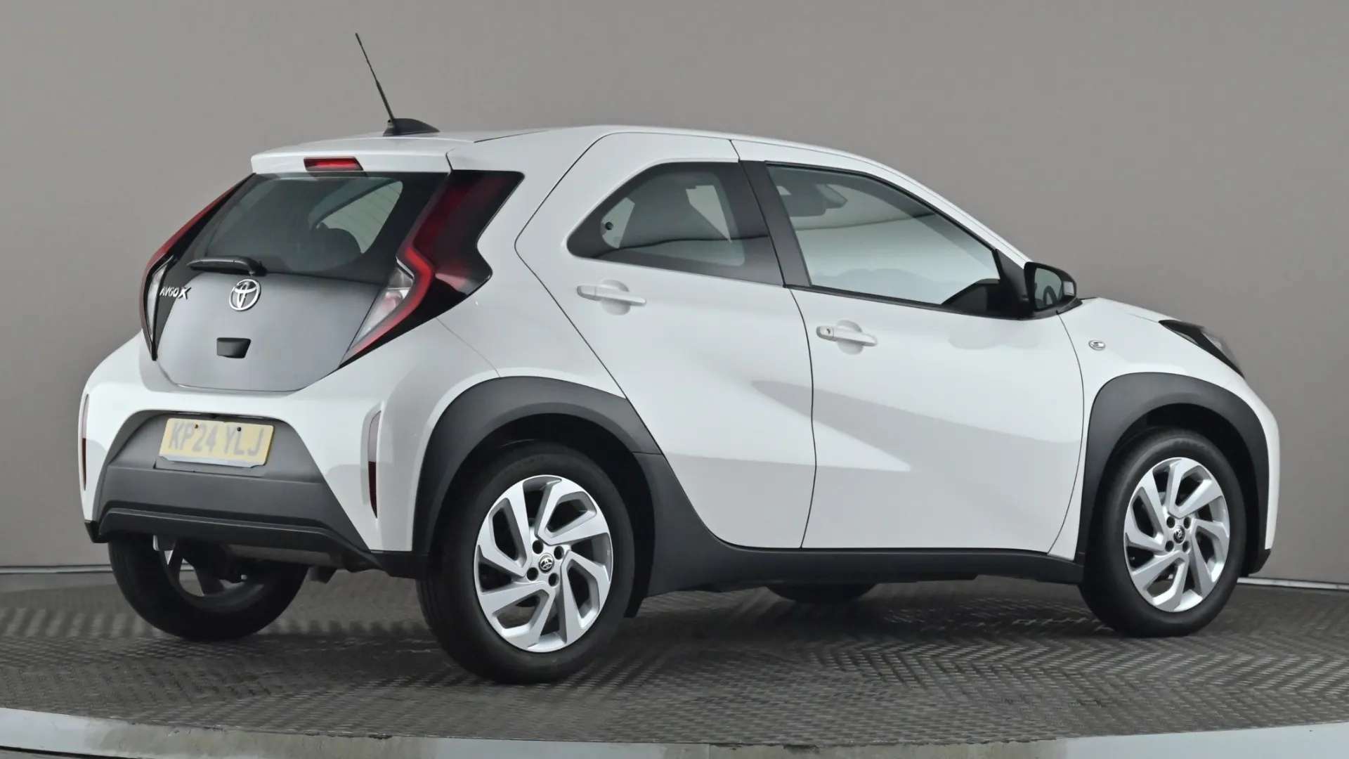 2024 TOYOTA AYGO X 2024 TOYOTA AYGO X