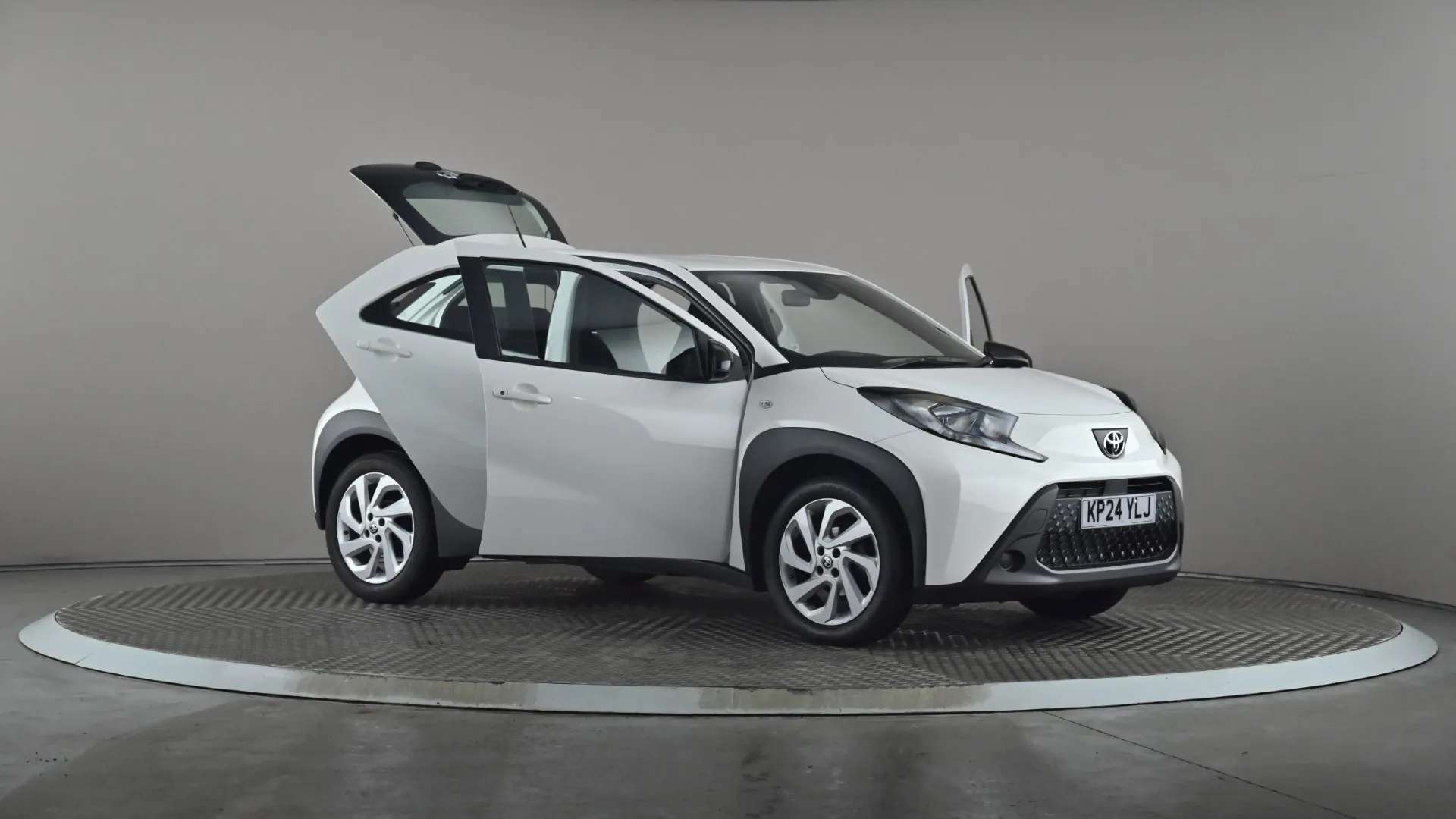 2024 TOYOTA AYGO X 2024 TOYOTA AYGO X