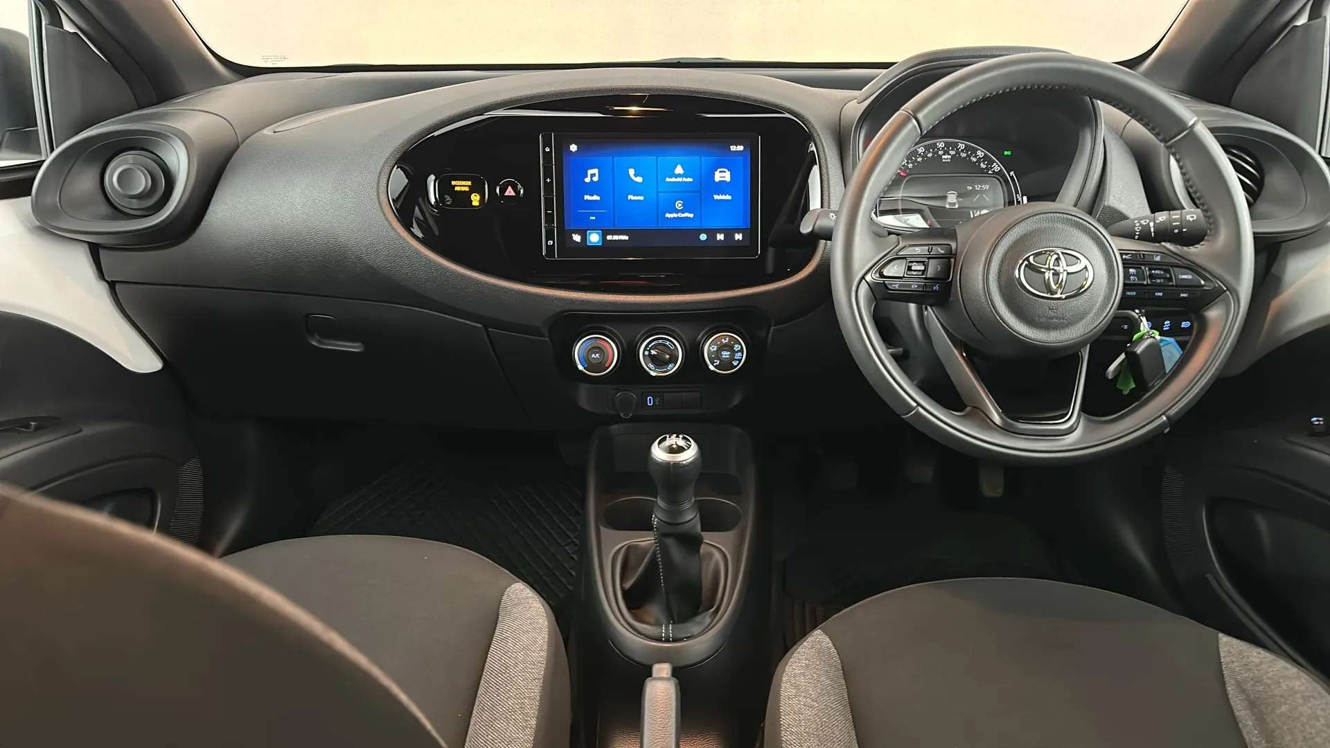 2024 TOYOTA AYGO X 2024 TOYOTA AYGO X