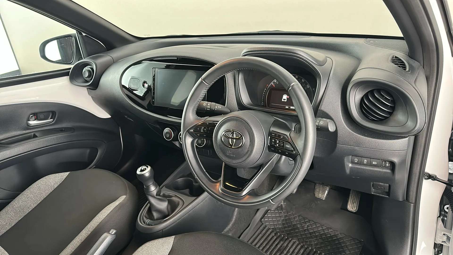 2024 TOYOTA AYGO X 2024 TOYOTA AYGO X