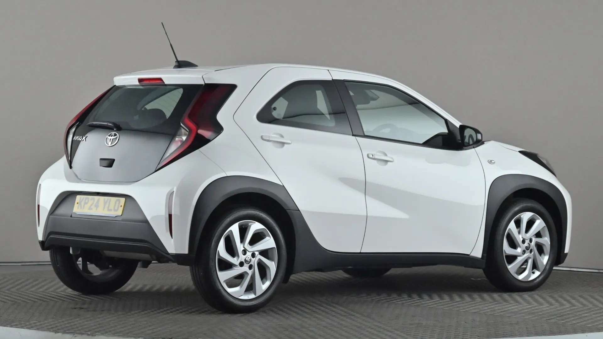 2024 TOYOTA AYGO X 2024 TOYOTA AYGO X