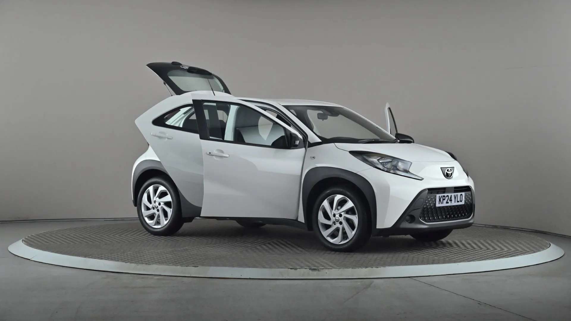 2024 TOYOTA AYGO X 2024 TOYOTA AYGO X