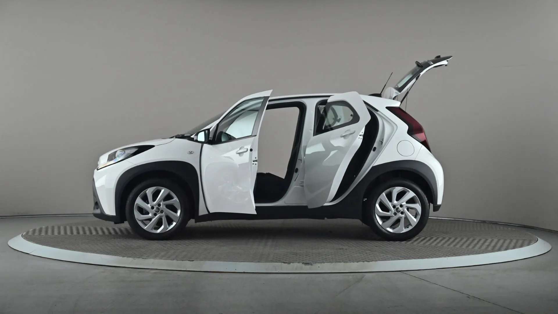 2024 TOYOTA AYGO X 2024 TOYOTA AYGO X