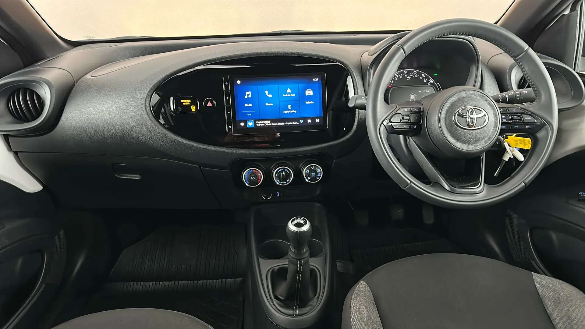 2024 TOYOTA AYGO X 2024 TOYOTA AYGO X