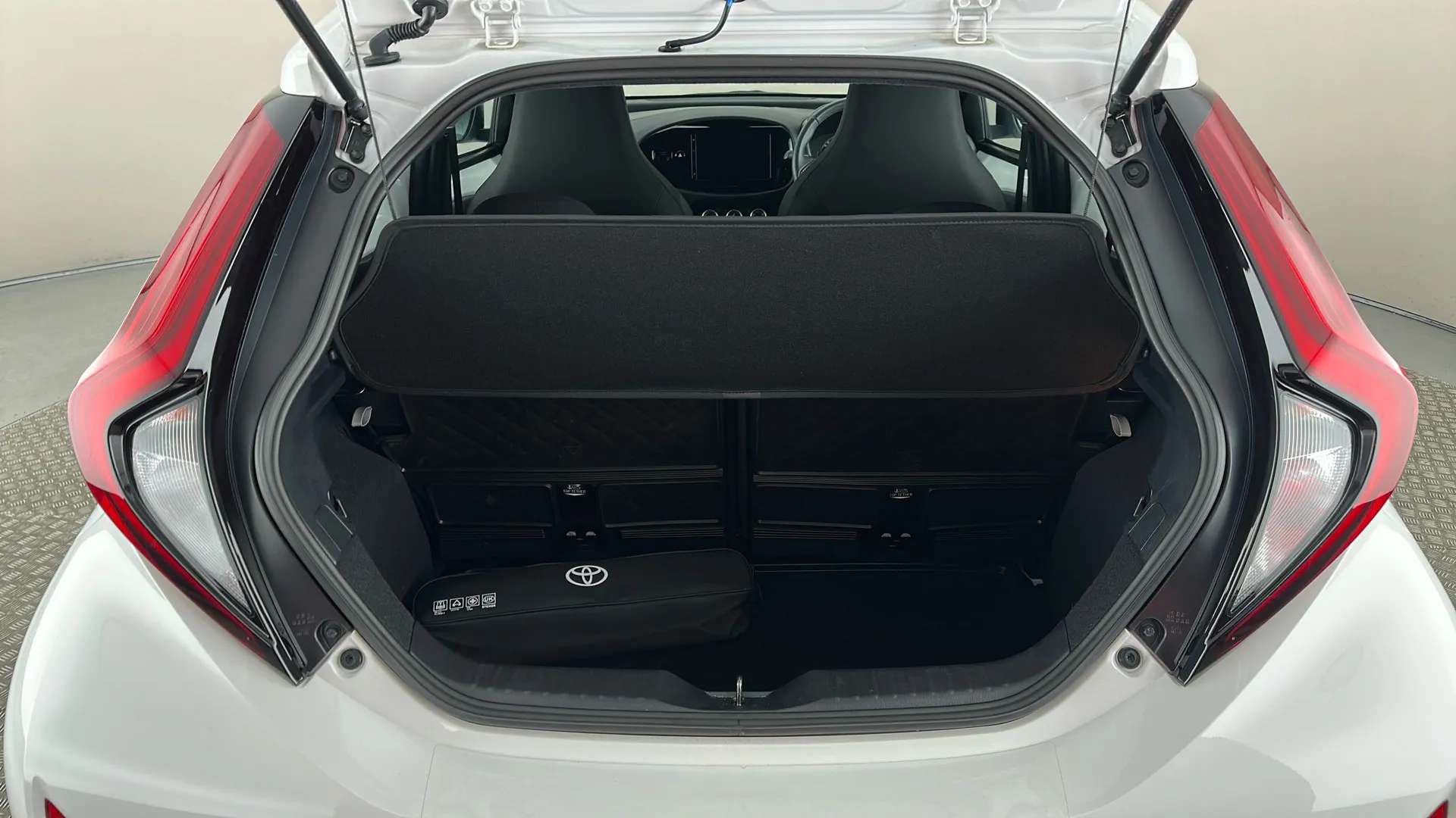 2024 TOYOTA AYGO X 2024 TOYOTA AYGO X