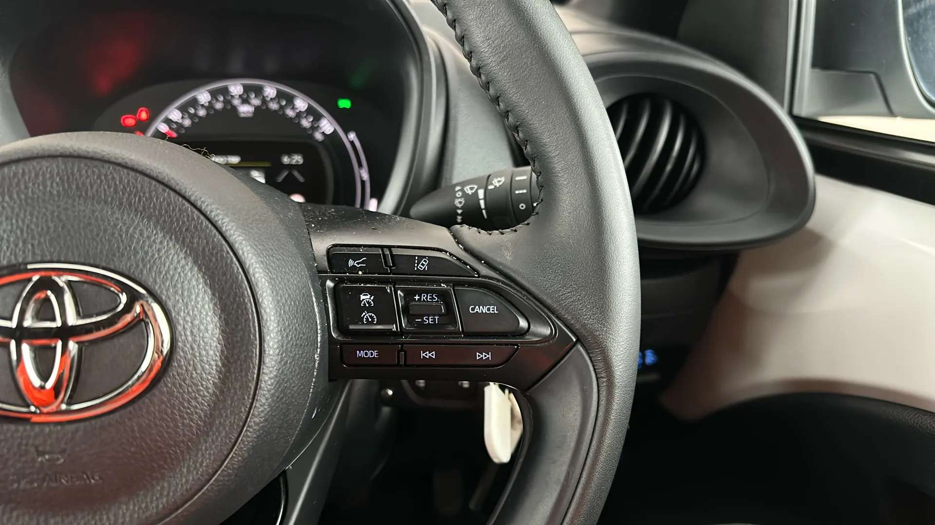 2024 TOYOTA AYGO X 2024 TOYOTA AYGO X