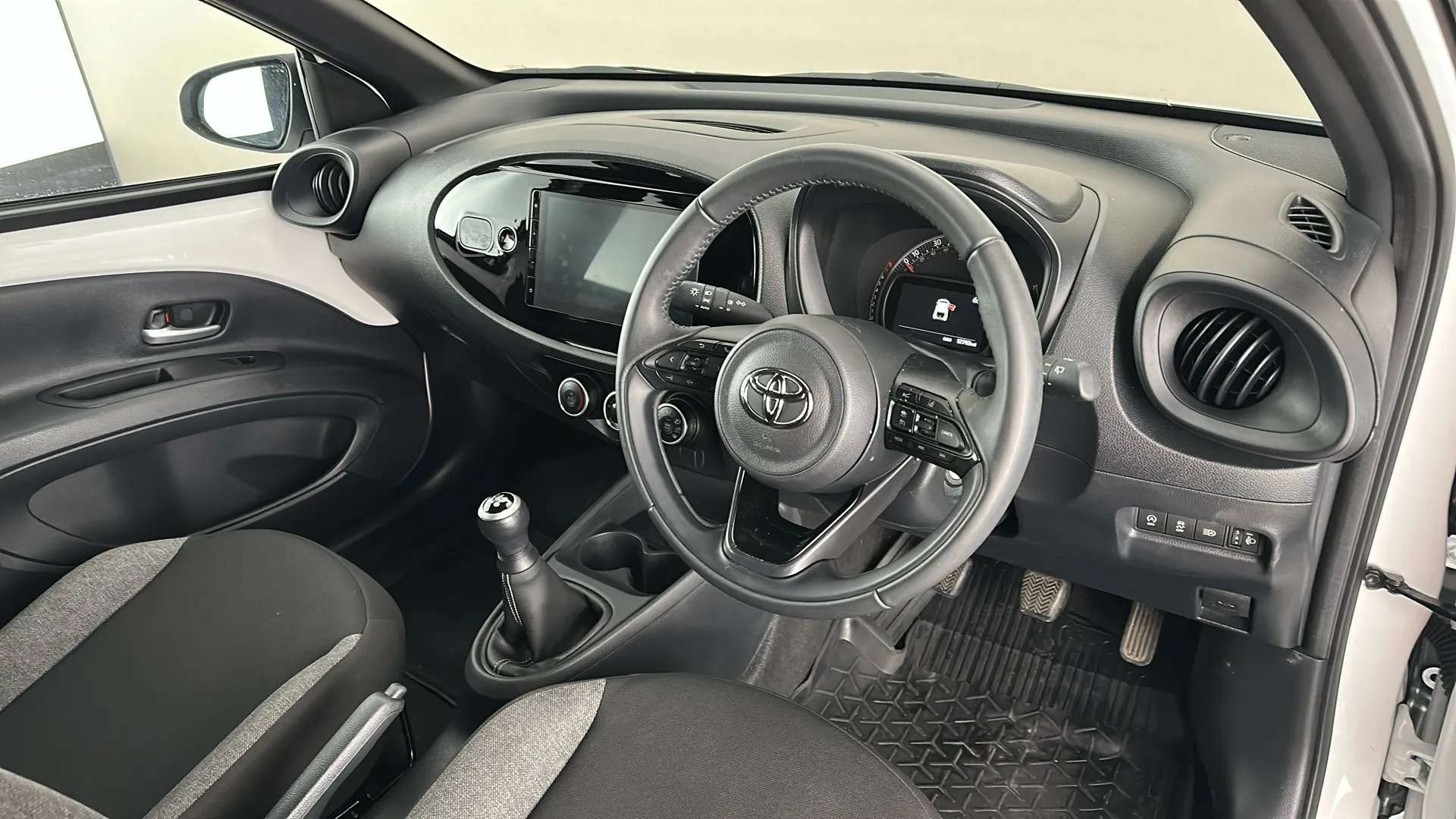 2024 TOYOTA AYGO X 2024 TOYOTA AYGO X