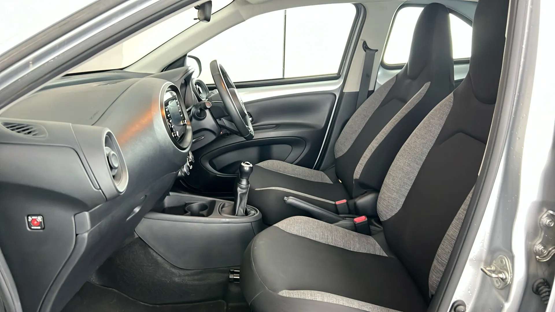 2023 TOYOTA AYGO X 2023 TOYOTA AYGO X