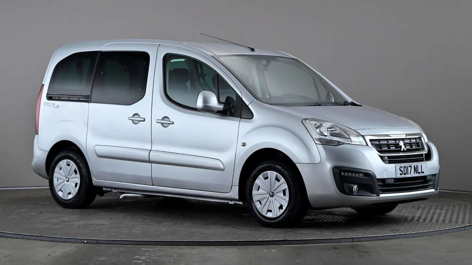 A 2017 PEUGEOT PARTNER TEPEE 1.6 BlueHDi 100 Allure ETG A 2017 PEUGEOT PARTNER TEPEE 1.6 BlueHDi 100 Allure ETG