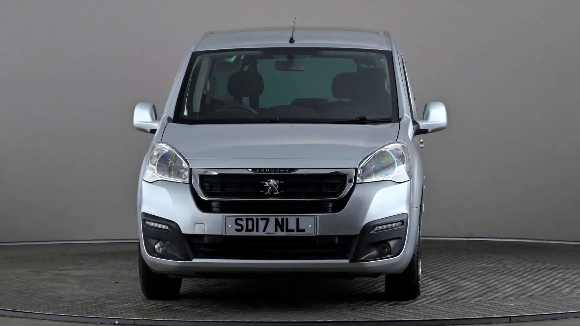 A 2017 PEUGEOT PARTNER TEPEE 1.6 BlueHDi 100 Allure ETG A 2017 PEUGEOT PARTNER TEPEE 1.6 BlueHDi 100 Allure ETG