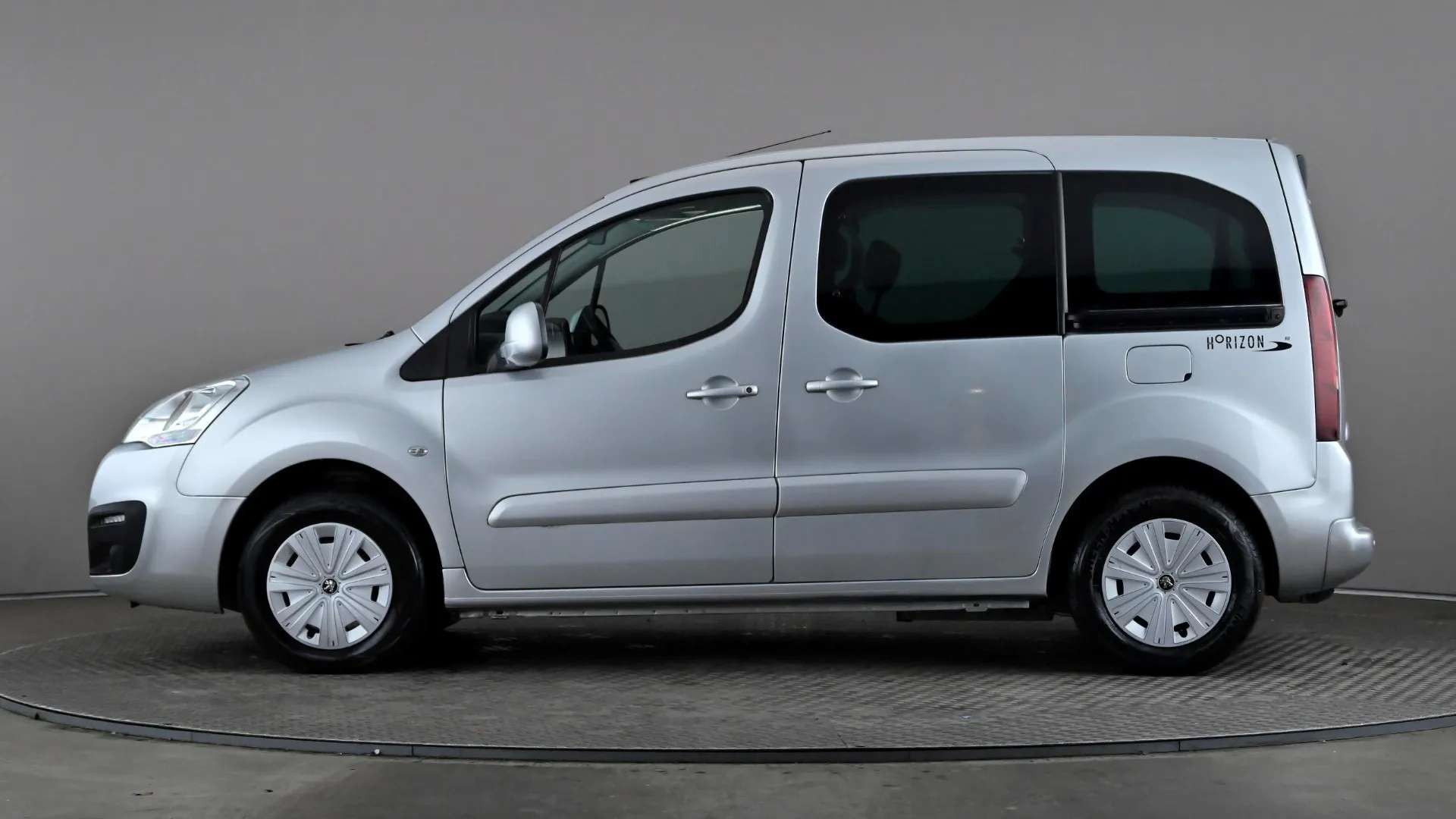 A 2017 PEUGEOT PARTNER TEPEE 1.6 BlueHDi 100 Allure ETG A 2017 PEUGEOT PARTNER TEPEE 1.6 BlueHDi 100 Allure ETG