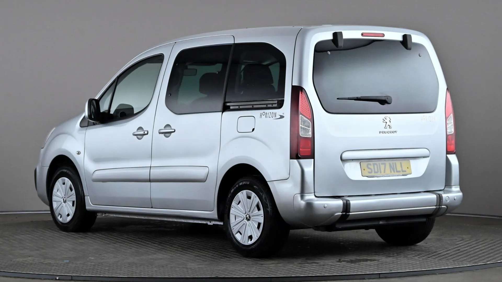 A 2017 PEUGEOT PARTNER TEPEE 1.6 BlueHDi 100 Allure ETG A 2017 PEUGEOT PARTNER TEPEE 1.6 BlueHDi 100 Allure ETG