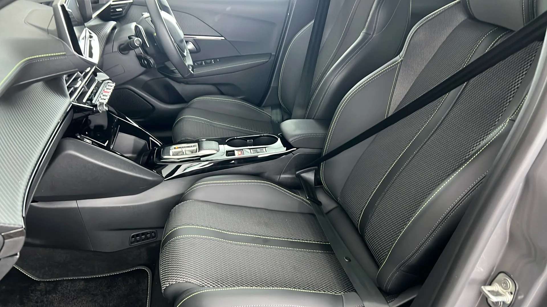 2024 PEUGEOT 208 2024 PEUGEOT 208