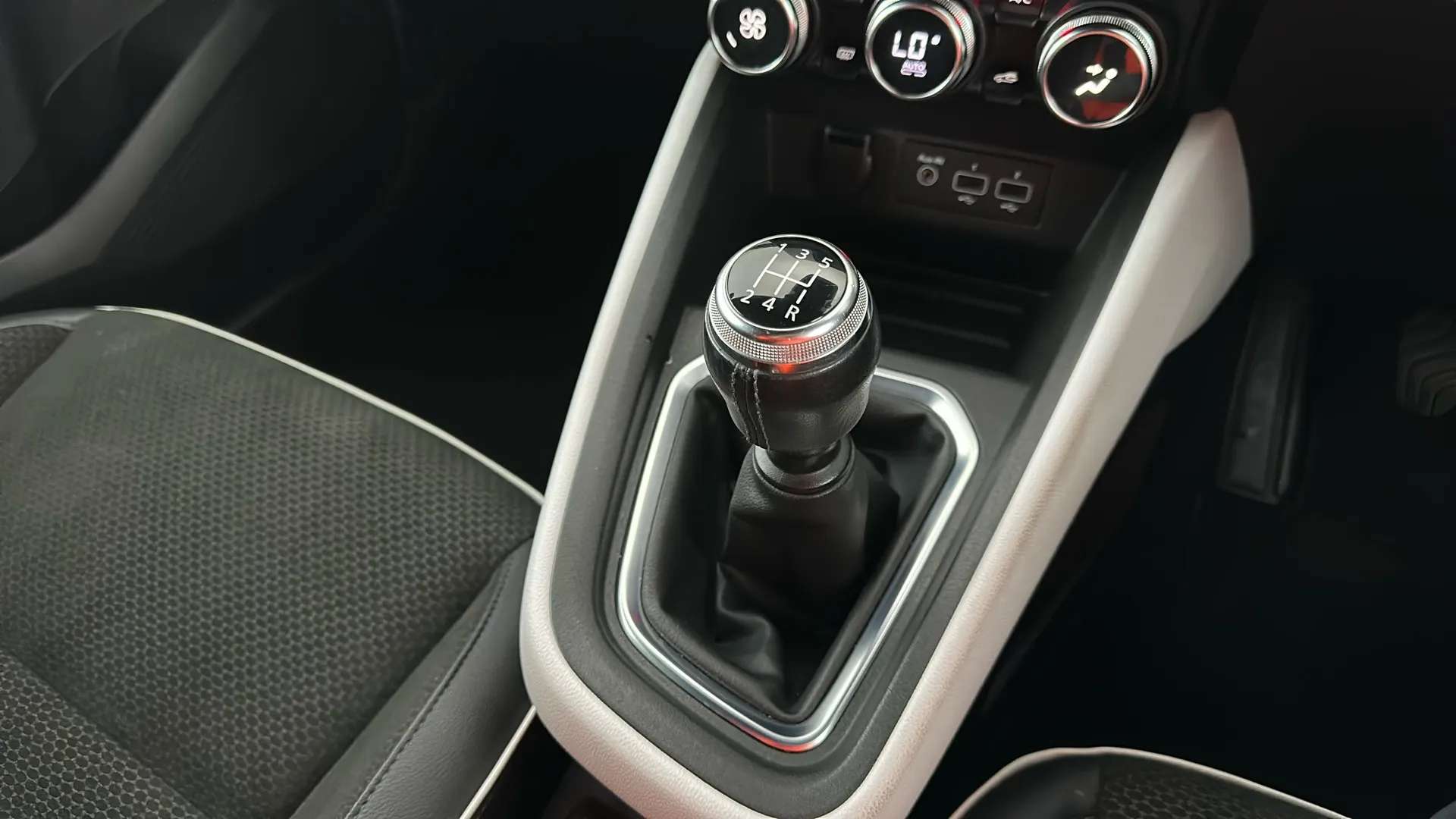 2021 RENAULT CLIO 2021 RENAULT CLIO