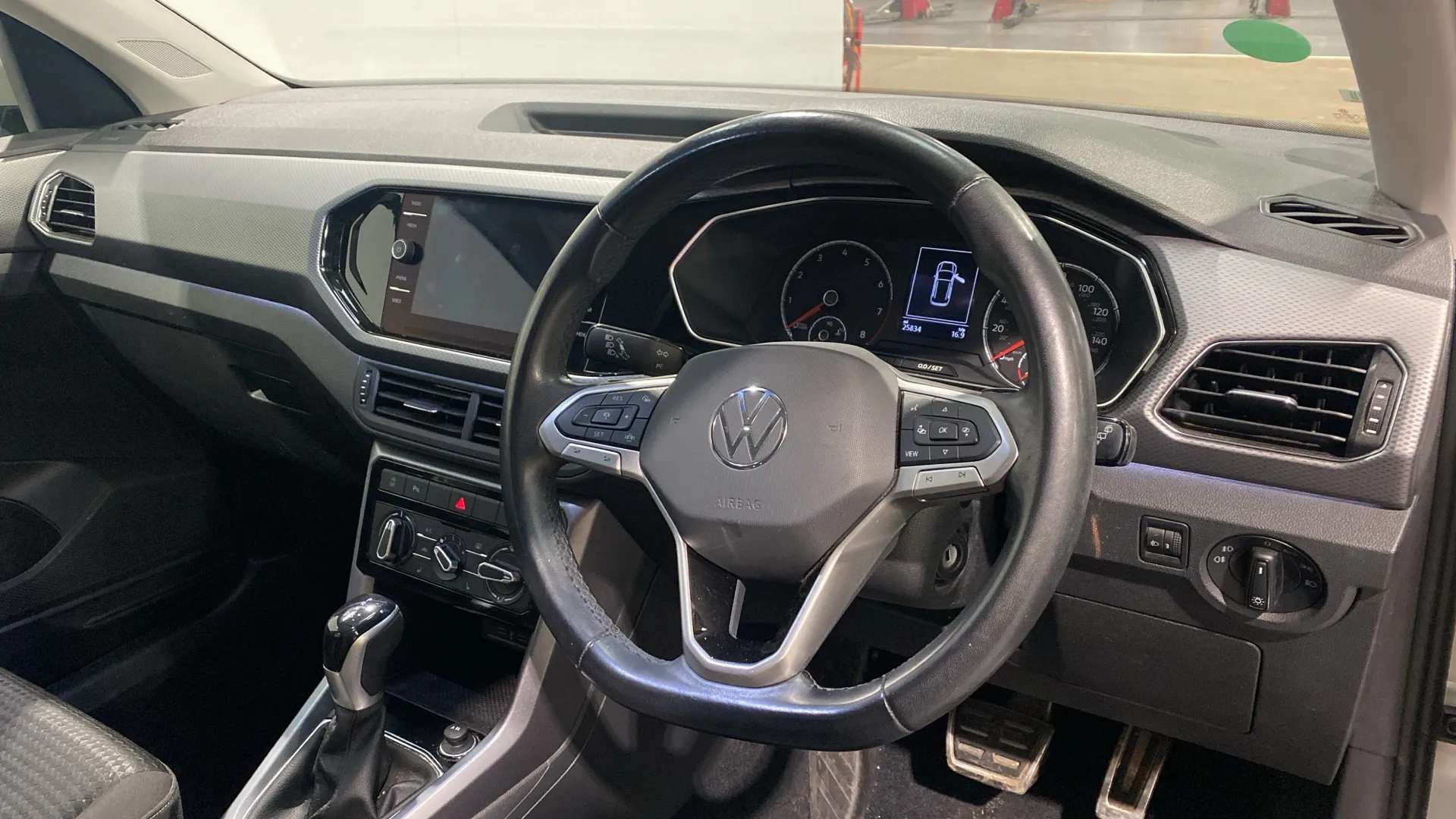 A 2022 VOLKSWAGEN T-CROSS 1.0 TSI 110 Active DSG A 2022 VOLKSWAGEN T-CROSS 1.0 TSI 110 Active DSG