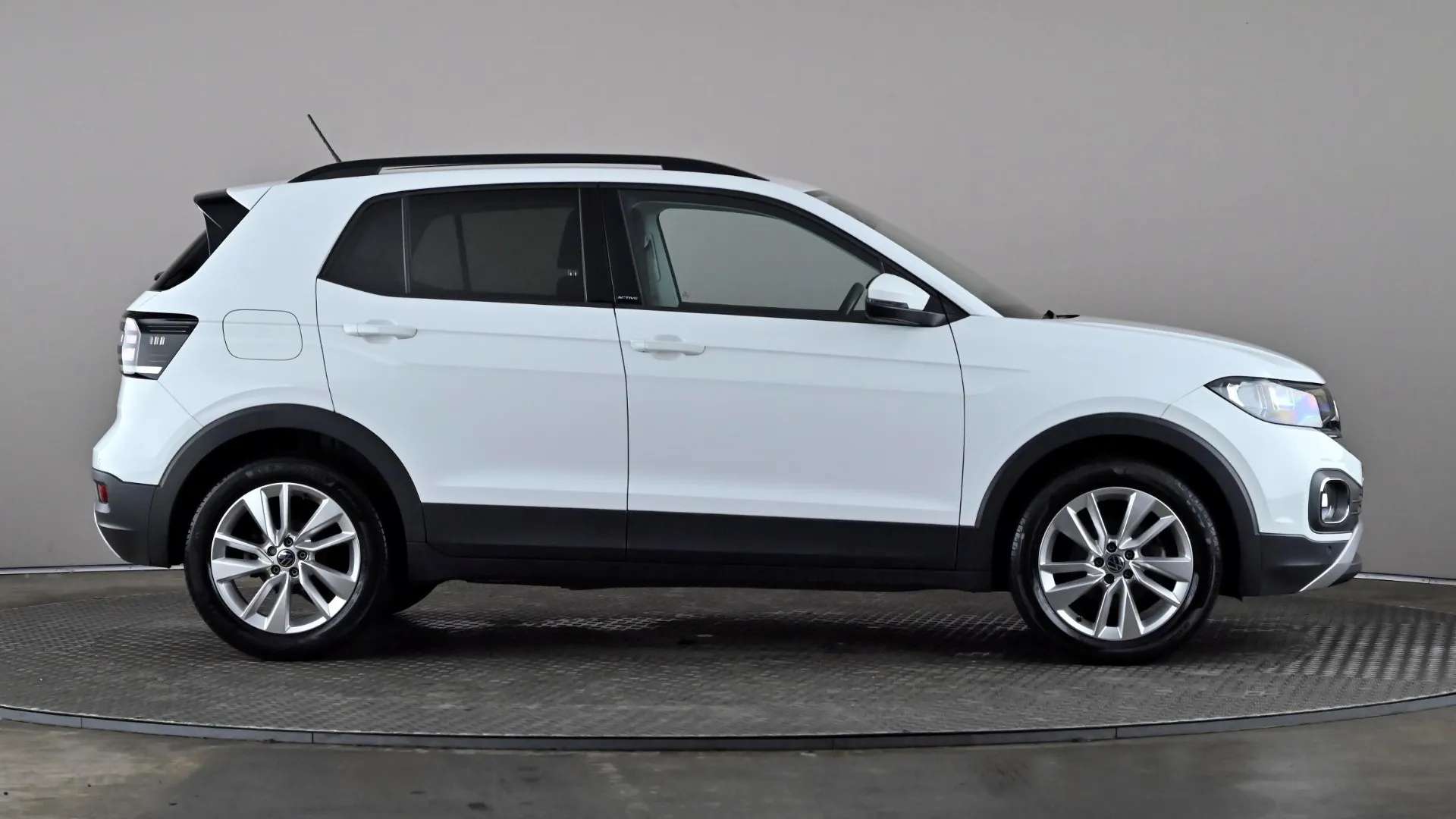 A 2022 VOLKSWAGEN T-CROSS 1.0 TSI 110 Active DSG A 2022 VOLKSWAGEN T-CROSS 1.0 TSI 110 Active DSG