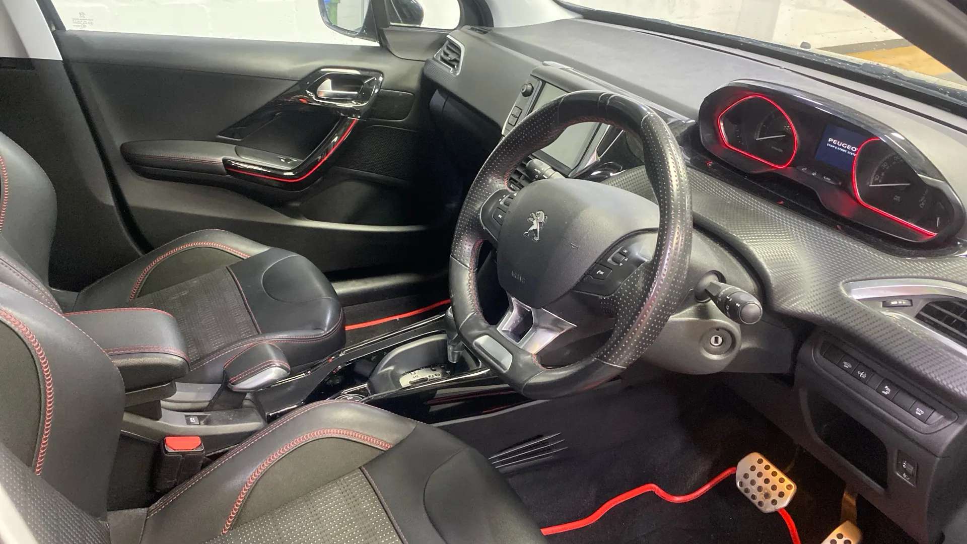 A 2018 PEUGEOT 2008 1.2 PureTech 110 GT Line EAT6 A 2018 PEUGEOT 2008 1.2 PureTech 110 GT Line EAT6