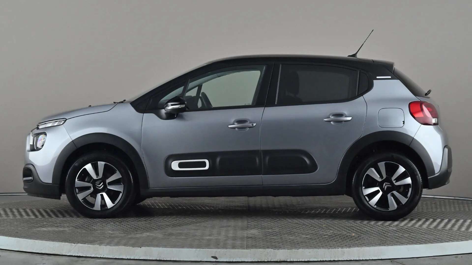 A 2024 CITROEN C3 1.2 PureTech 110 Plus EAT6 A 2024 CITROEN C3 1.2 PureTech 110 Plus EAT6