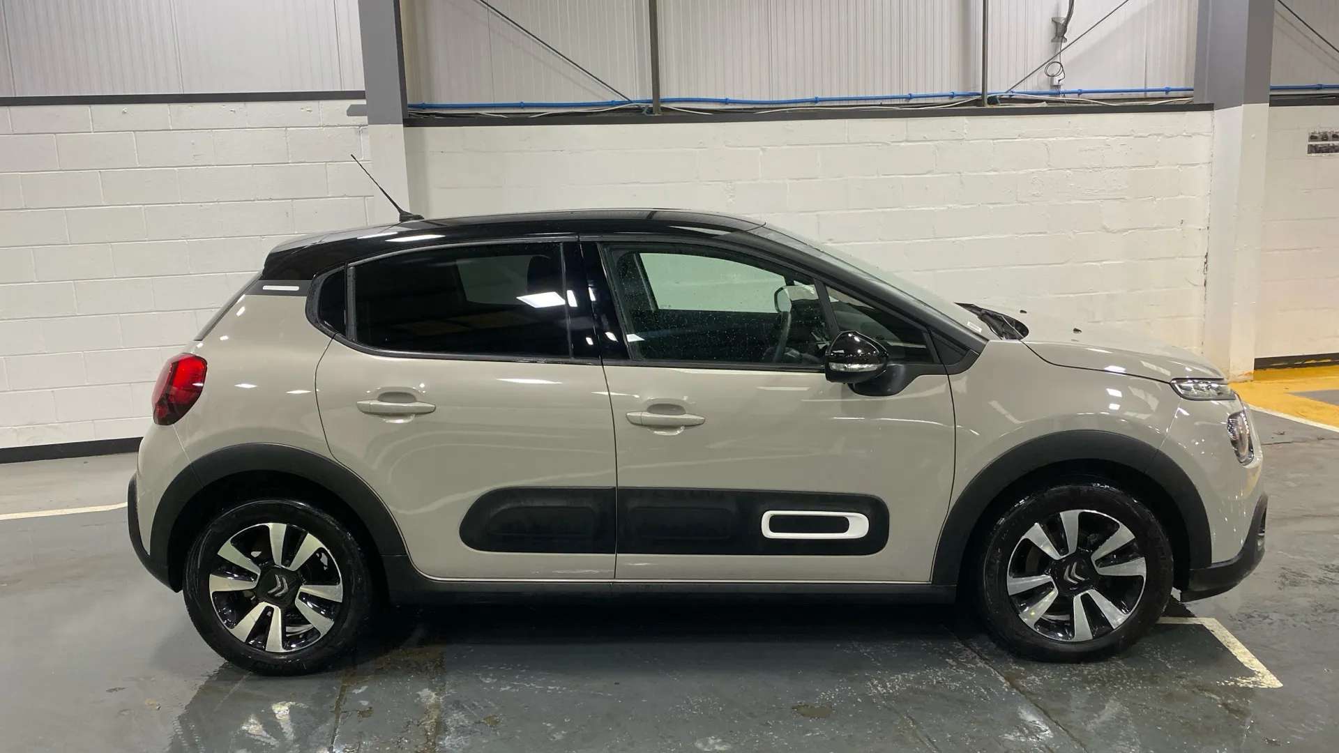 A 2023 CITROEN C3 1.2 PureTech 110 Plus EAT6 A 2023 CITROEN C3 1.2 PureTech 110 Plus EAT6