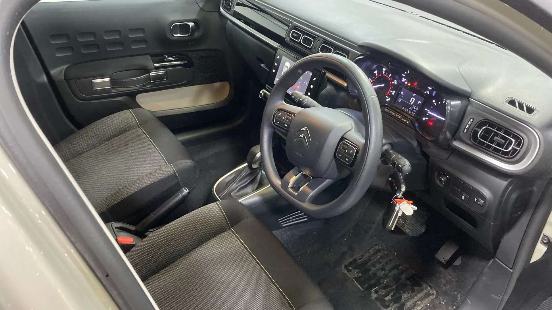 A 2023 CITROEN C3 1.2 PureTech 110 Plus EAT6 A 2023 CITROEN C3 1.2 PureTech 110 Plus EAT6