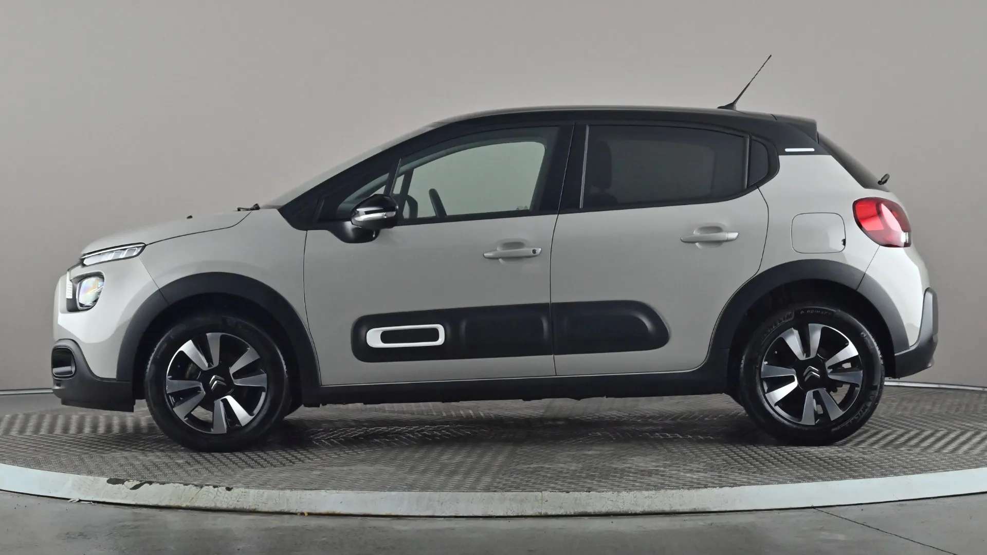 A 2023 CITROEN C3 1.2 PureTech 110 Plus EAT6 A 2023 CITROEN C3 1.2 PureTech 110 Plus EAT6